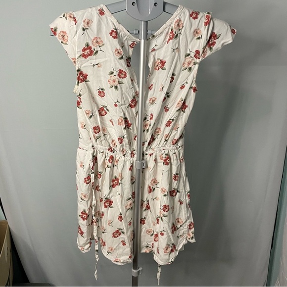 Hollister floral romper size small - Picture 6 of 9